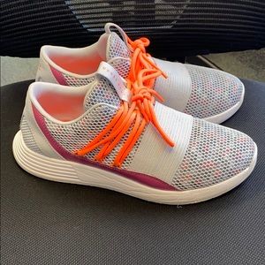 Under Armour Women’s Sports Style breathe Lace